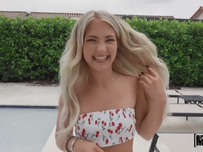 hang wondrous blondie